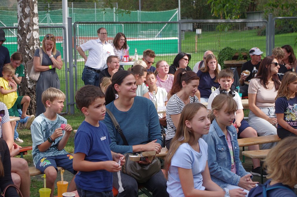 Gespanntes beobachten der Ziehung